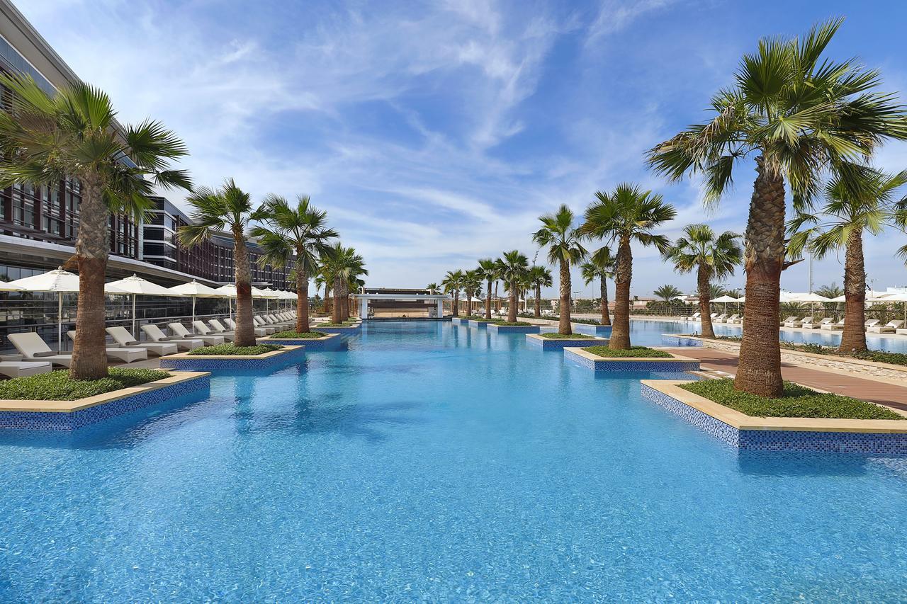 Marriott Hotel Al Forsan, אבו דאבי מראה חיצוני תמונה The swimming pool at the hotel