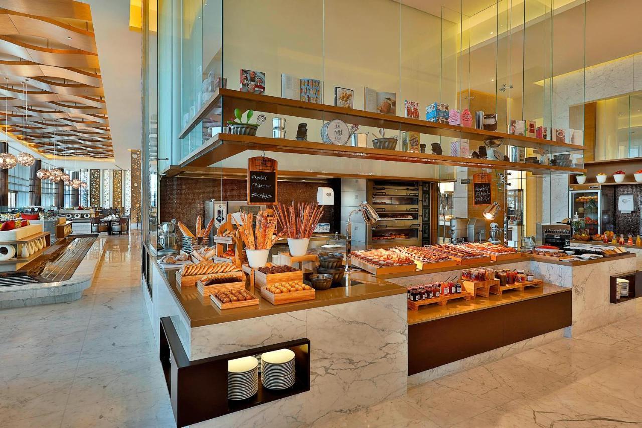 Marriott Hotel Al Forsan, אבו דאבי מראה חיצוני תמונה The buffet at the hotel