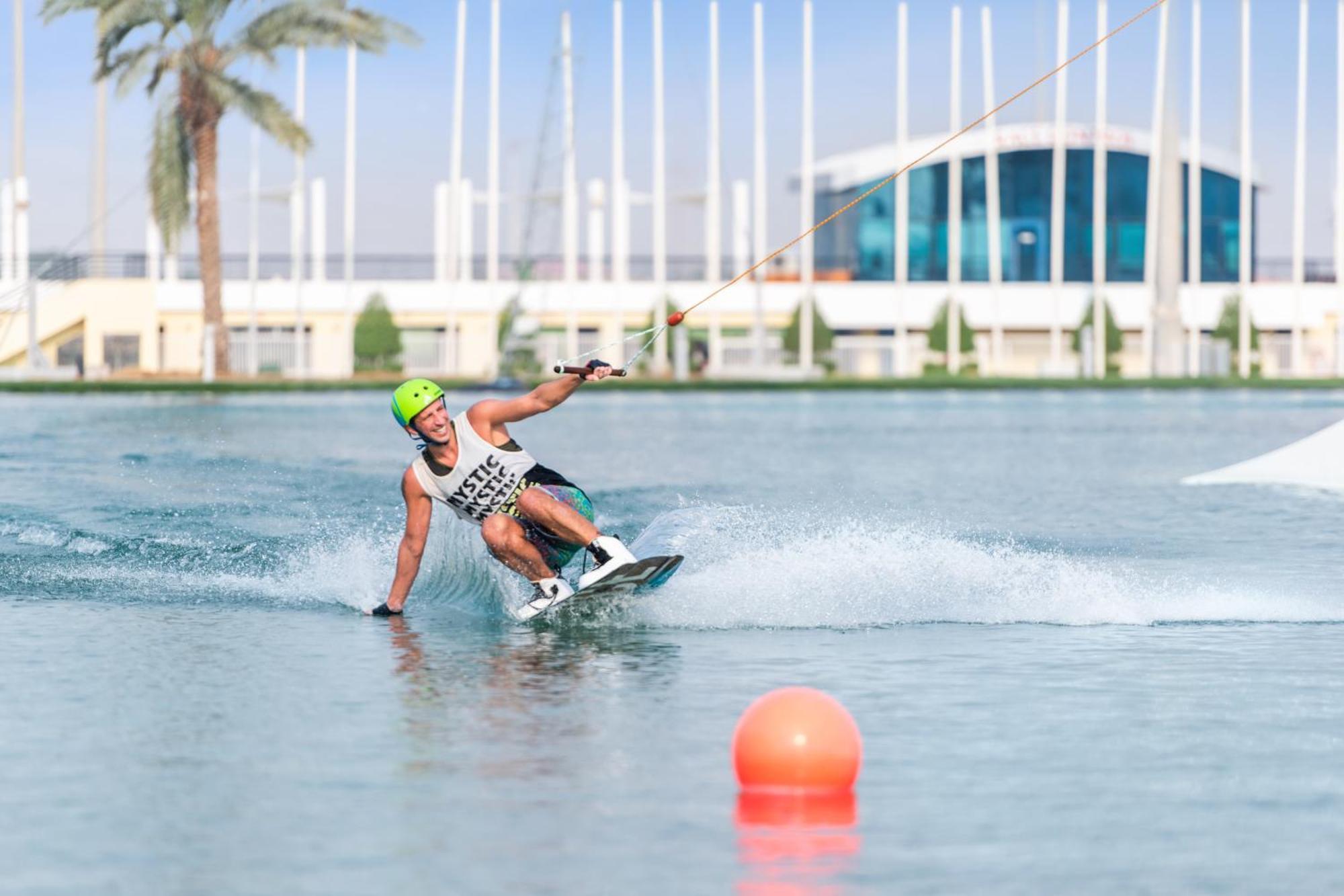 Marriott Hotel Al Forsan, אבו דאבי מראה חיצוני תמונה Dubai Motor City Wake Park