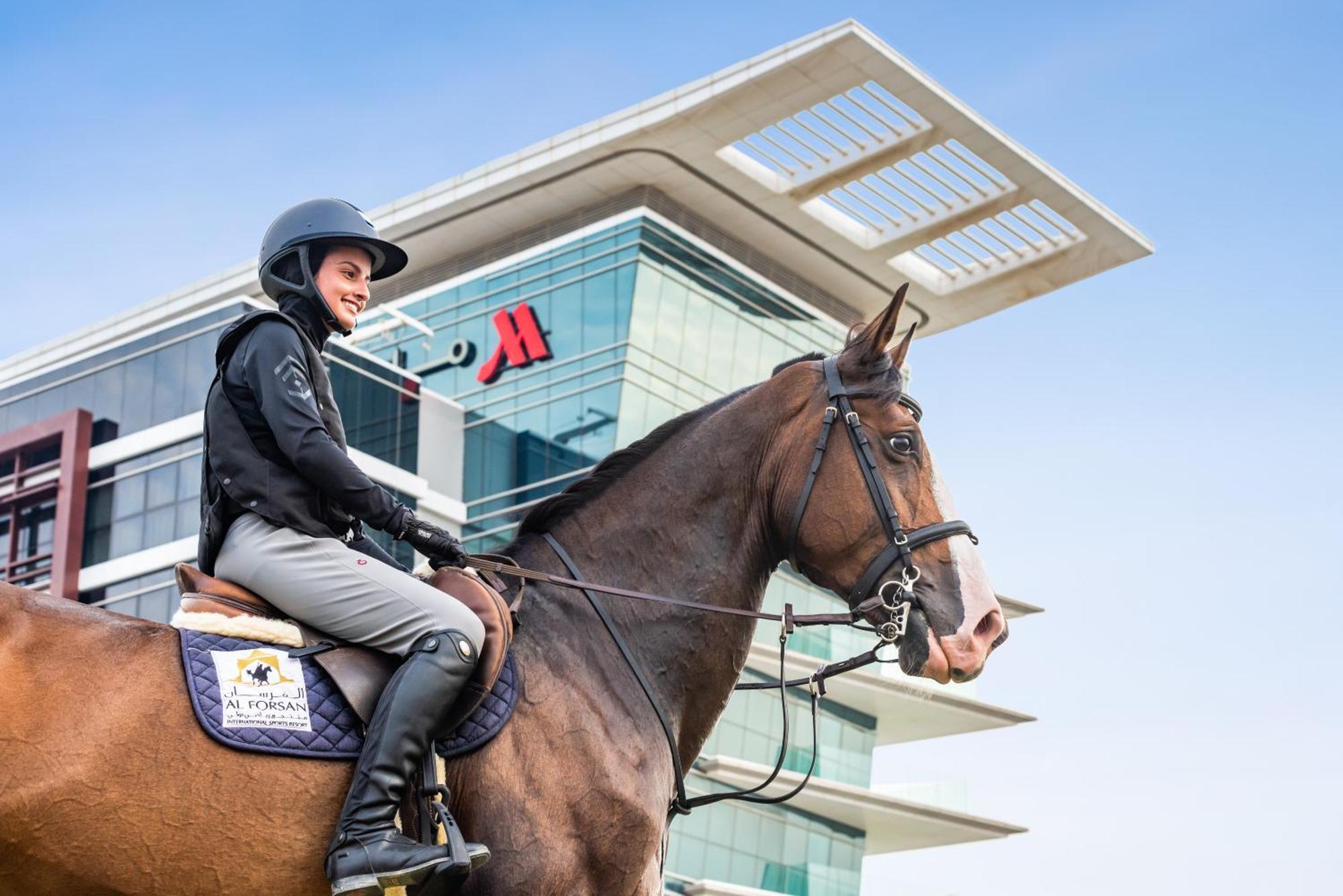 Marriott Hotel Al Forsan, אבו דאבי מראה חיצוני תמונה Al Jaddaf Equestrian Centre