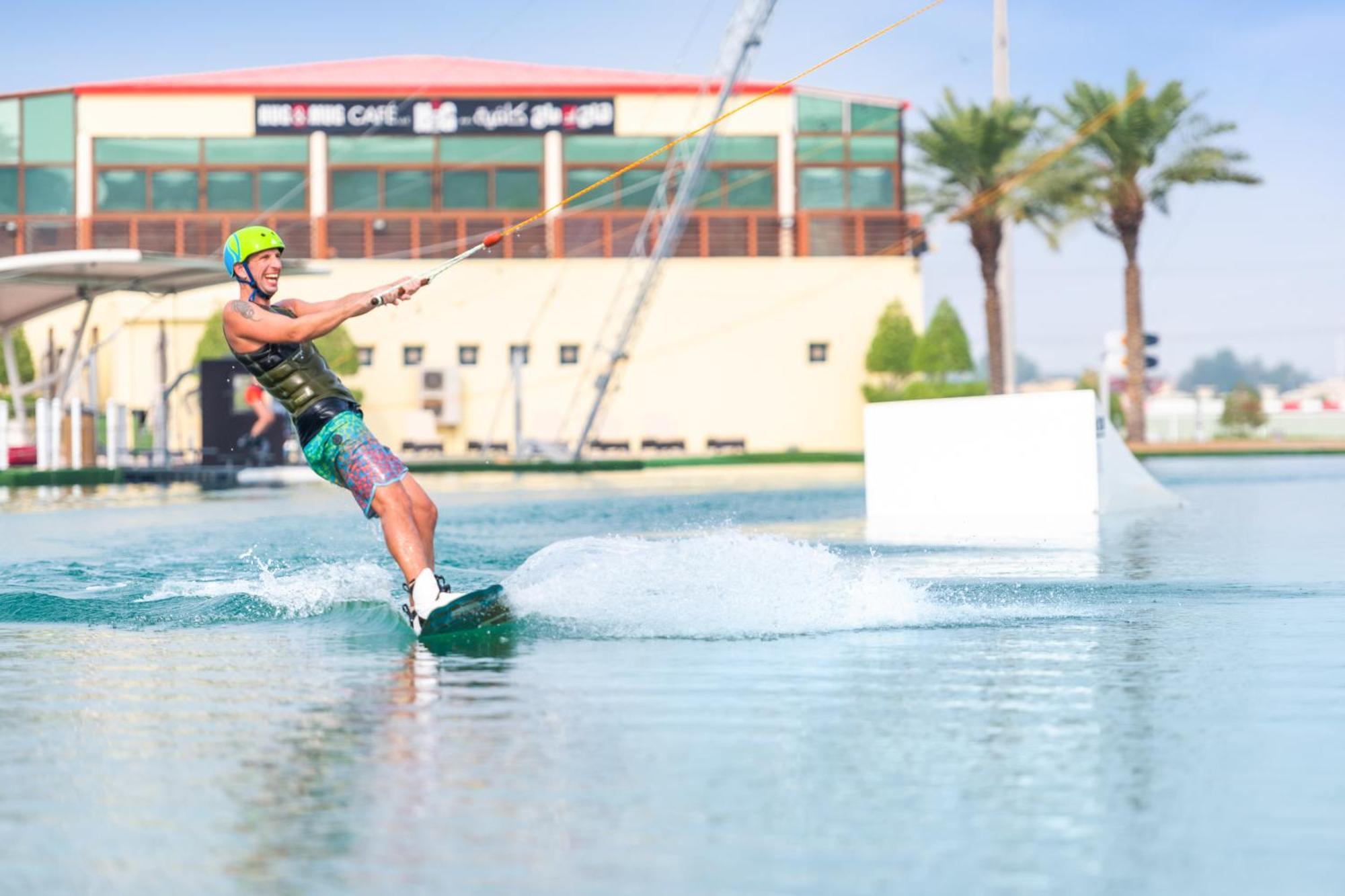 Marriott Hotel Al Forsan, אבו דאבי מראה חיצוני תמונה Dubai Cable Park