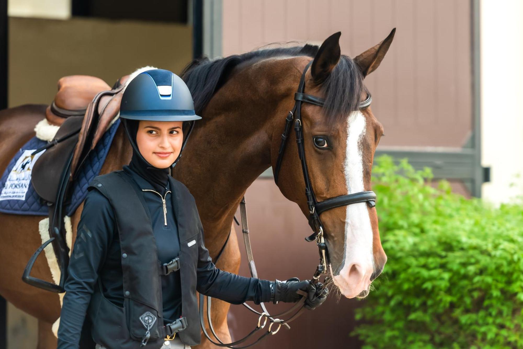 Marriott Hotel Al Forsan, אבו דאבי מראה חיצוני תמונה A young rider with her horse