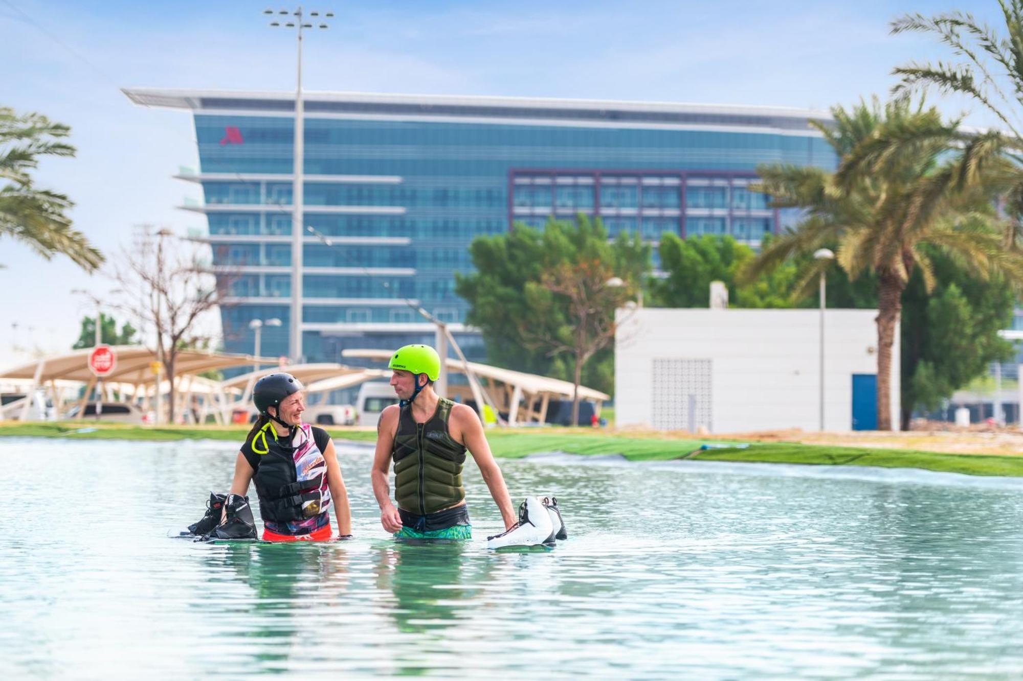 Marriott Hotel Al Forsan, אבו דאבי מראה חיצוני תמונה Dubai Sports Rafting