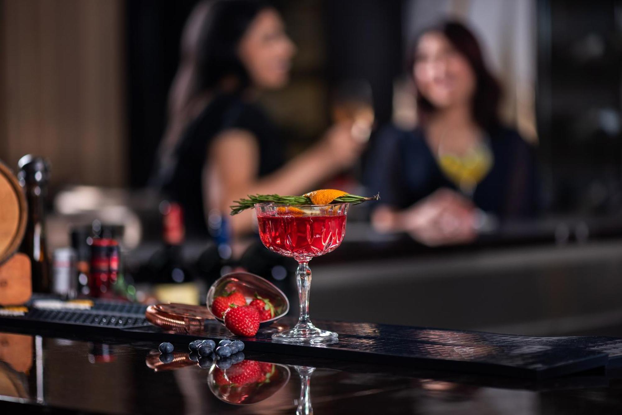 Marriott Hotel Al Forsan, אבו דאבי מראה חיצוני תמונה A cosmopolitan cocktail