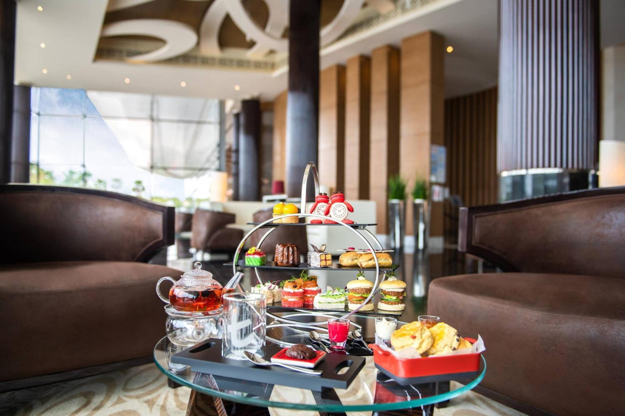Marriott Hotel Al Forsan, אבו דאבי מראה חיצוני תמונה Afternoon tea at the Park Hyatt, Hyderabad