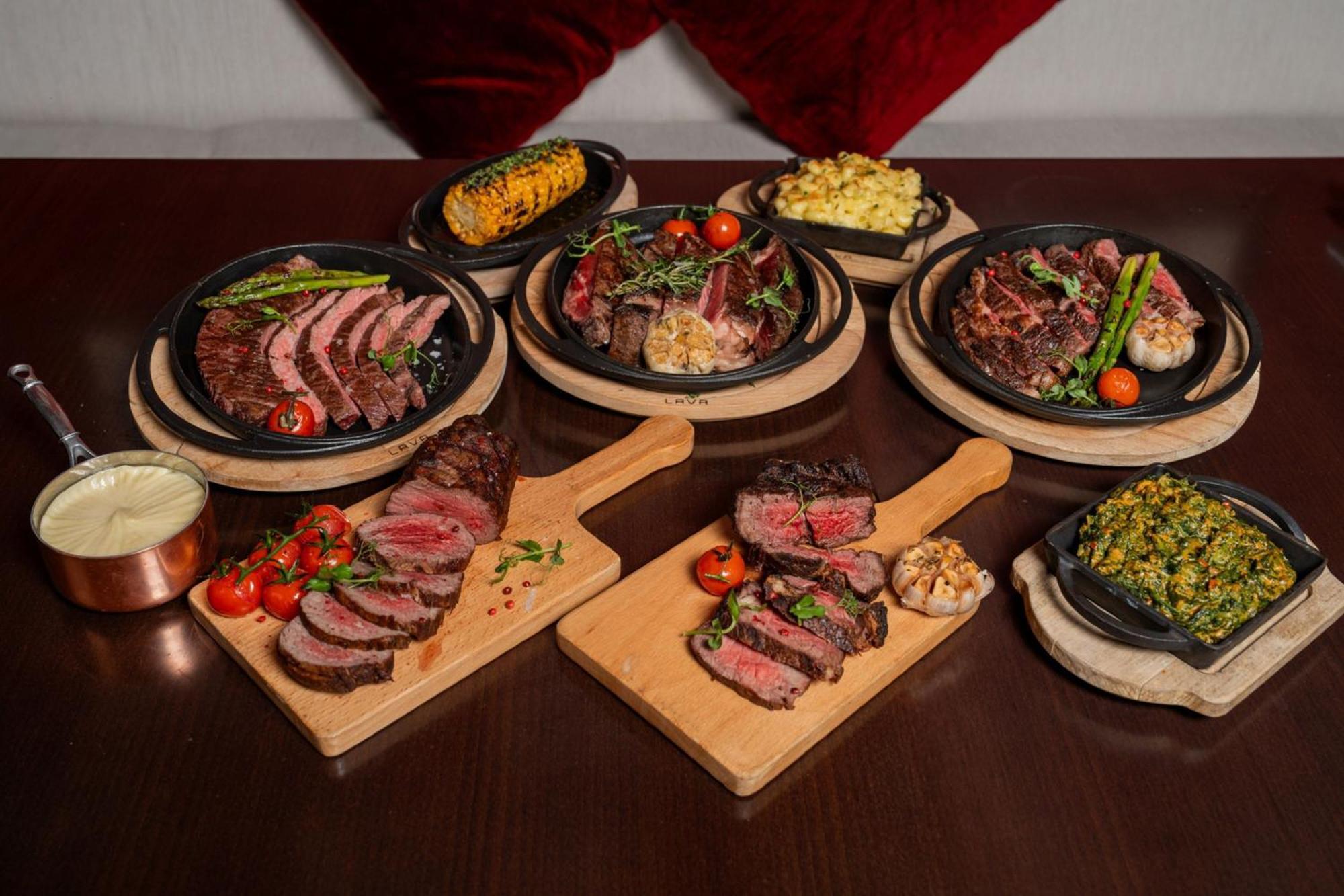 Marriott Hotel Al Forsan, אבו דאבי מראה חיצוני תמונה A selection of steaks at the restaurant