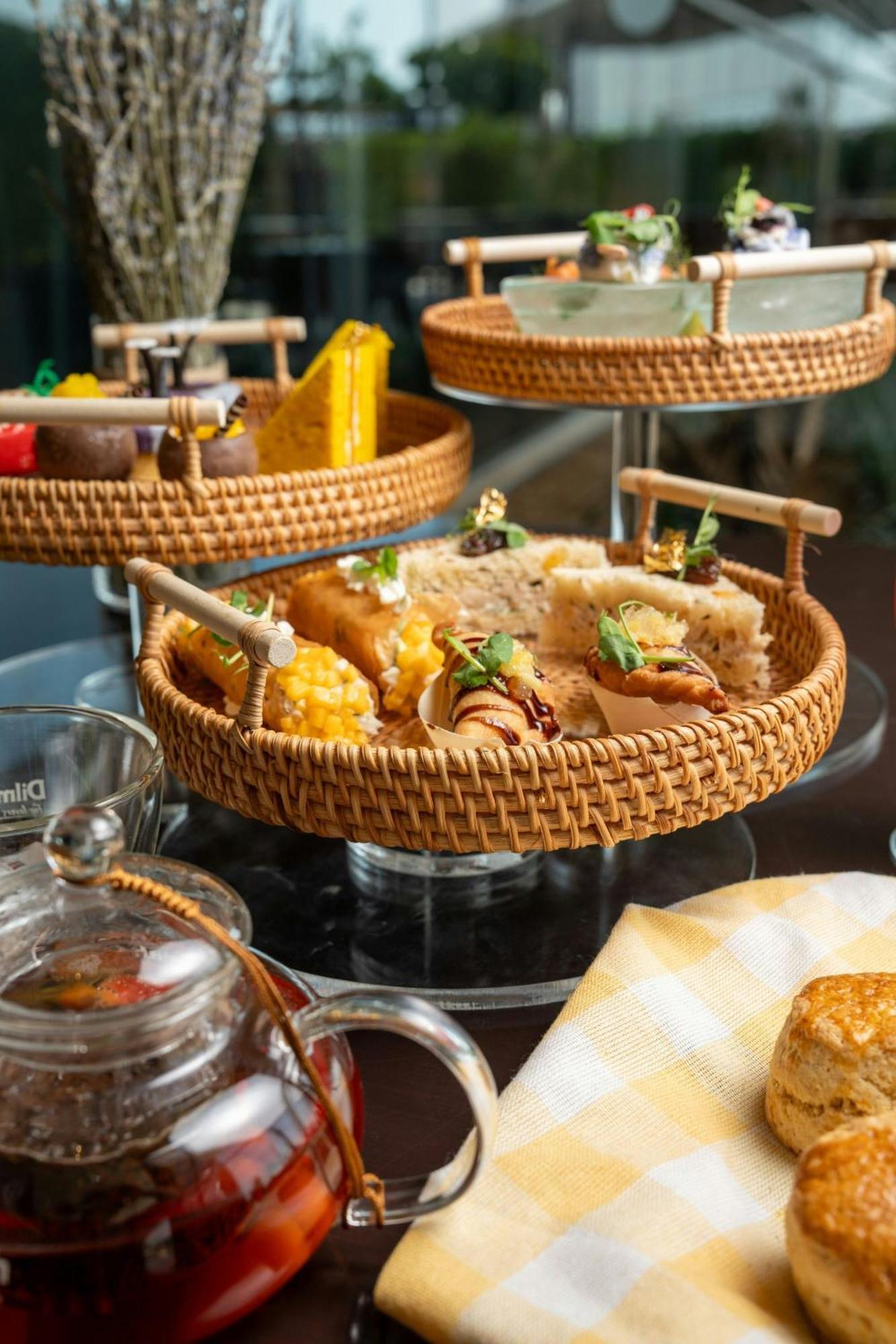 Marriott Hotel Al Forsan, אבו דאבי מראה חיצוני תמונה A plate of bánh bèo